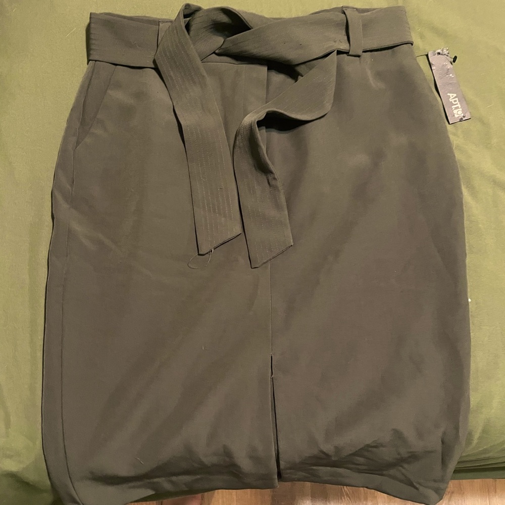 Hunter green belted pencil skirt